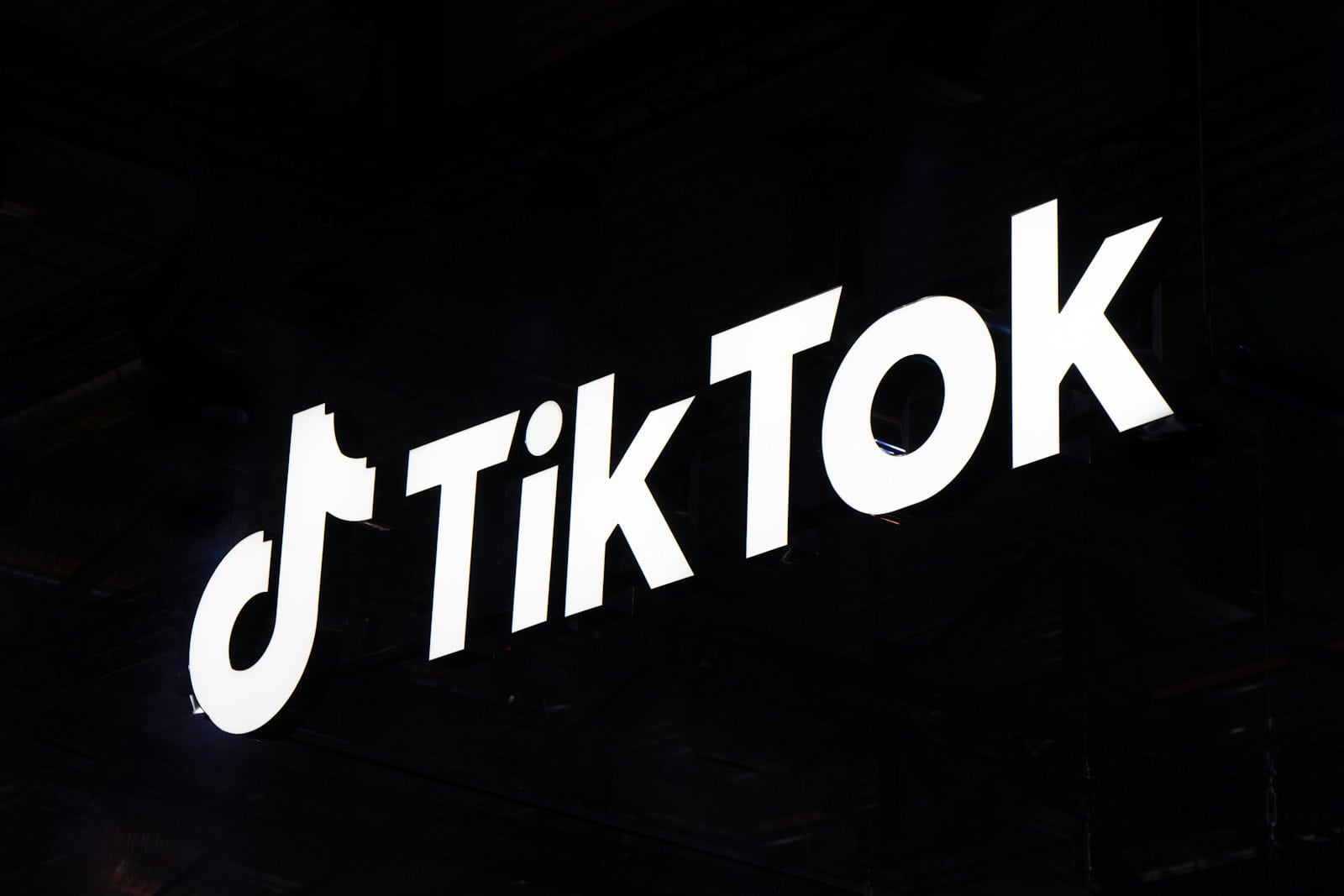 TikTok Therapy Overload: When Self-Help Trends Do More Harm Than Good